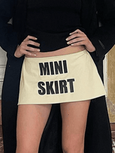 Minifalda con estampado de letras Y2K